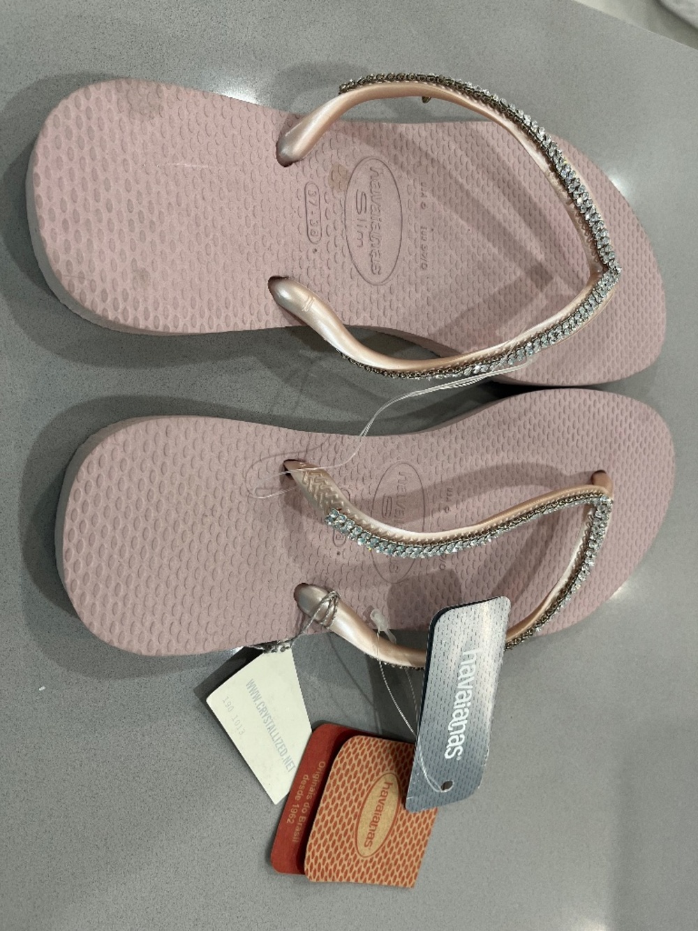 Rose Havaianas w/ Swarovski crystallized Elements. Size 37 - 38. New with Tags.